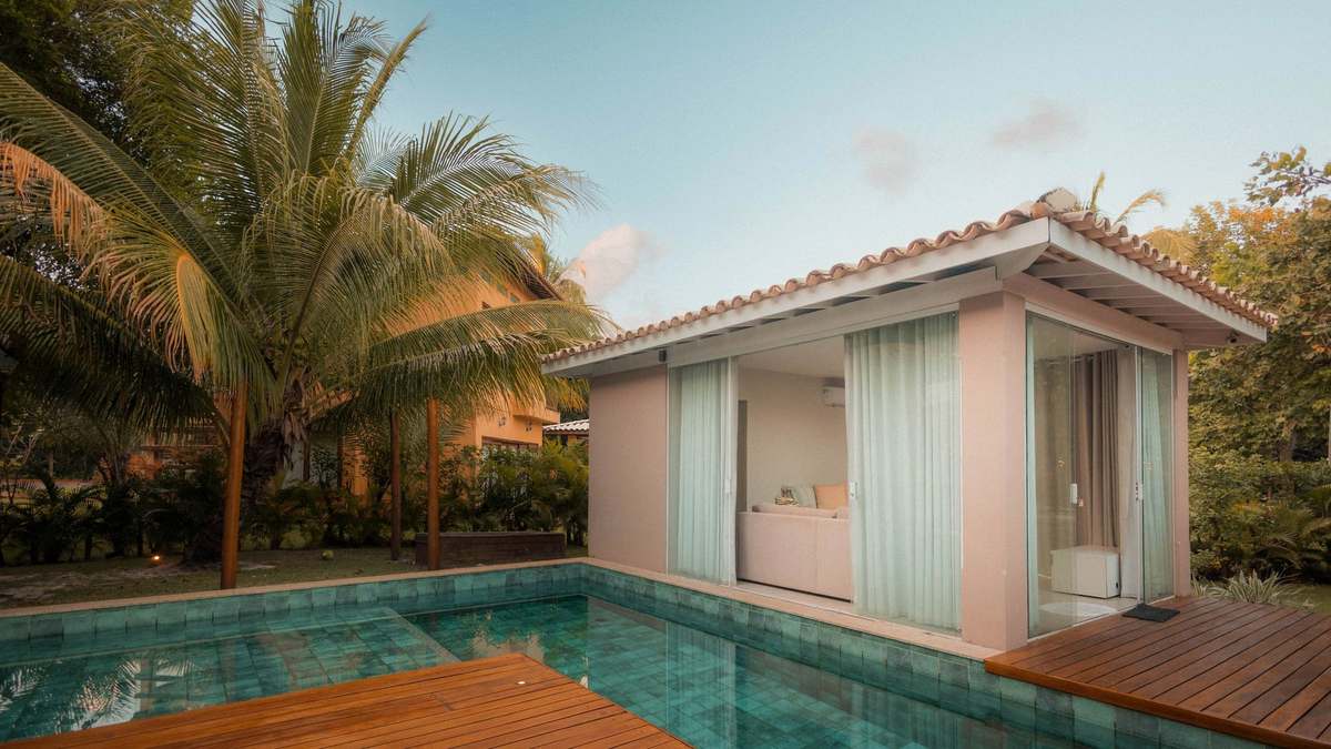 La piscine et la terrasse